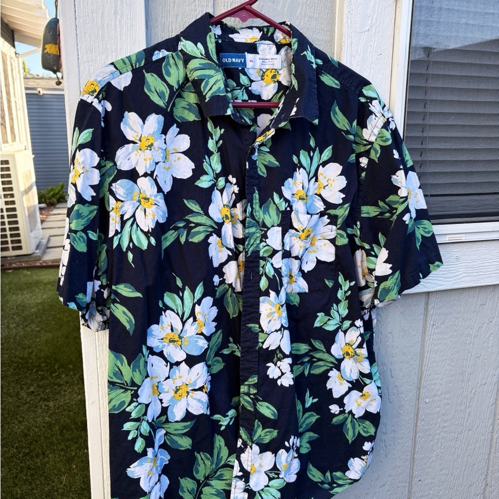 Old Navy Navy Blue Floral Short-Sleeve Button-Up Shirt